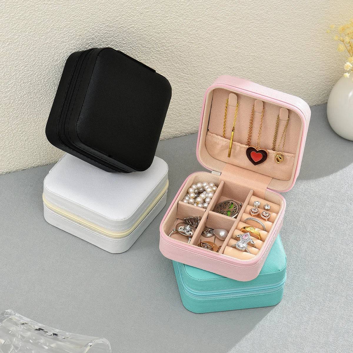 1PC, Jewelry Storage Box, Material: Main Plastic + Leather + Flannel, Color Divided Into: Black, White, Pink, Blue.