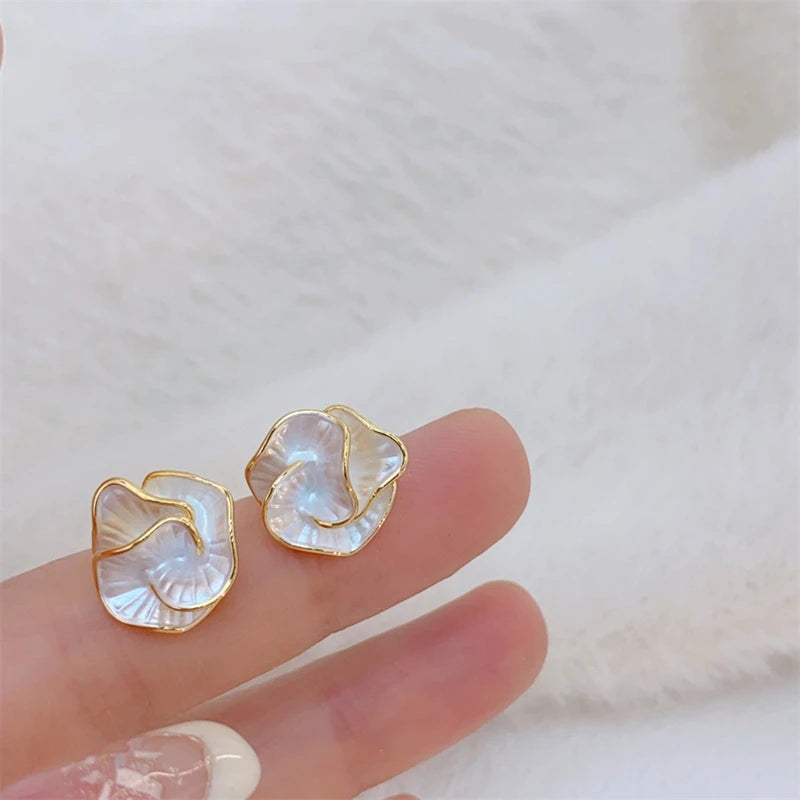 Gentle Camellia Earrings Light Luxury Fashionable Temperament High End Feeling Niche Design Flower Earrings For Women